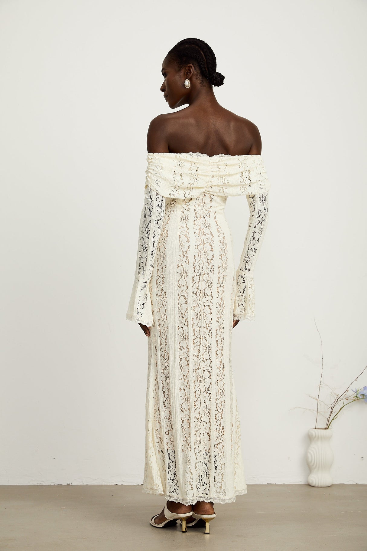 Sirène Off Shoulder Lace Maxi Dress