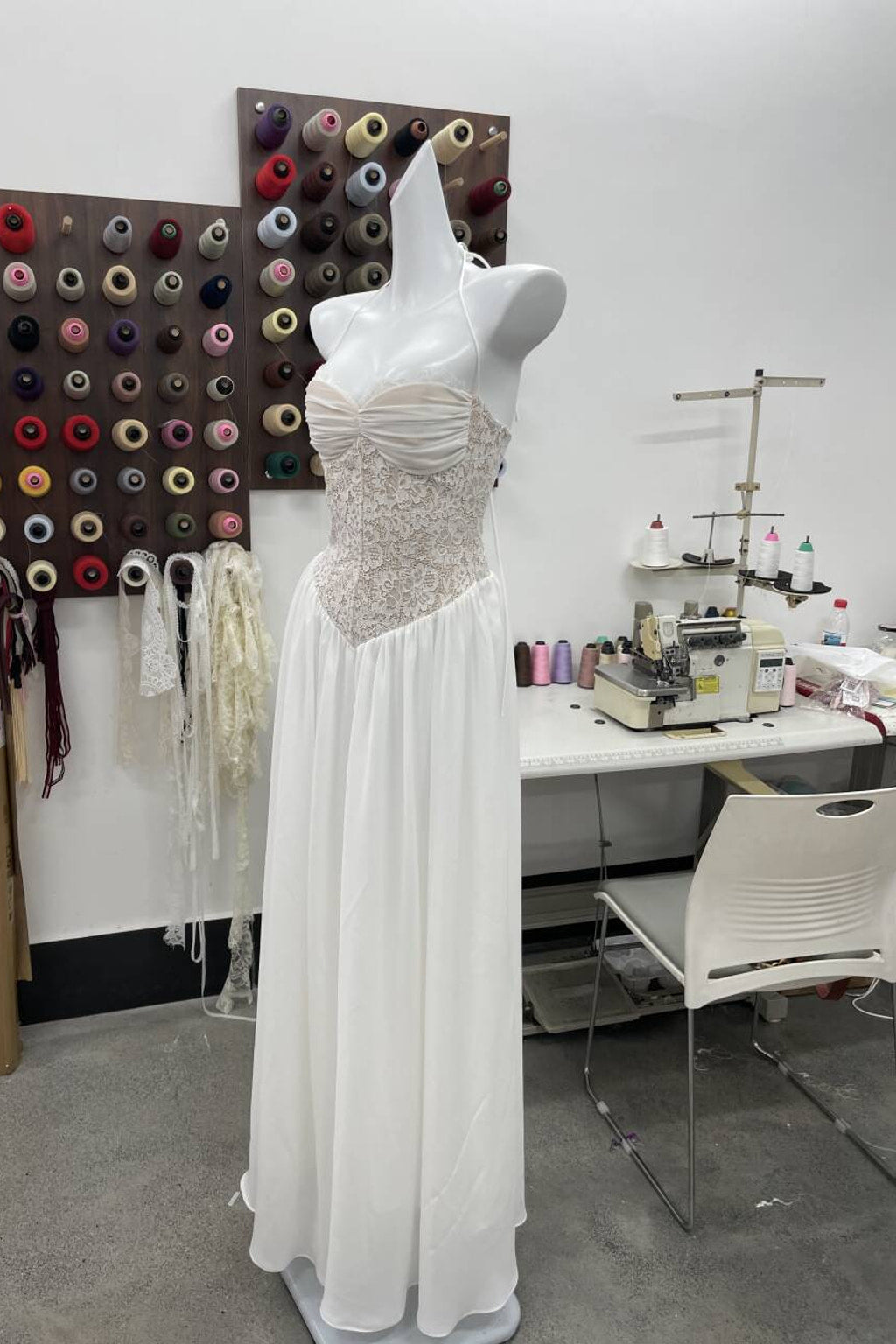 Élodine Halter Lace Corset Chiffon Maxi Dress - White_-_selmori.com_-_12