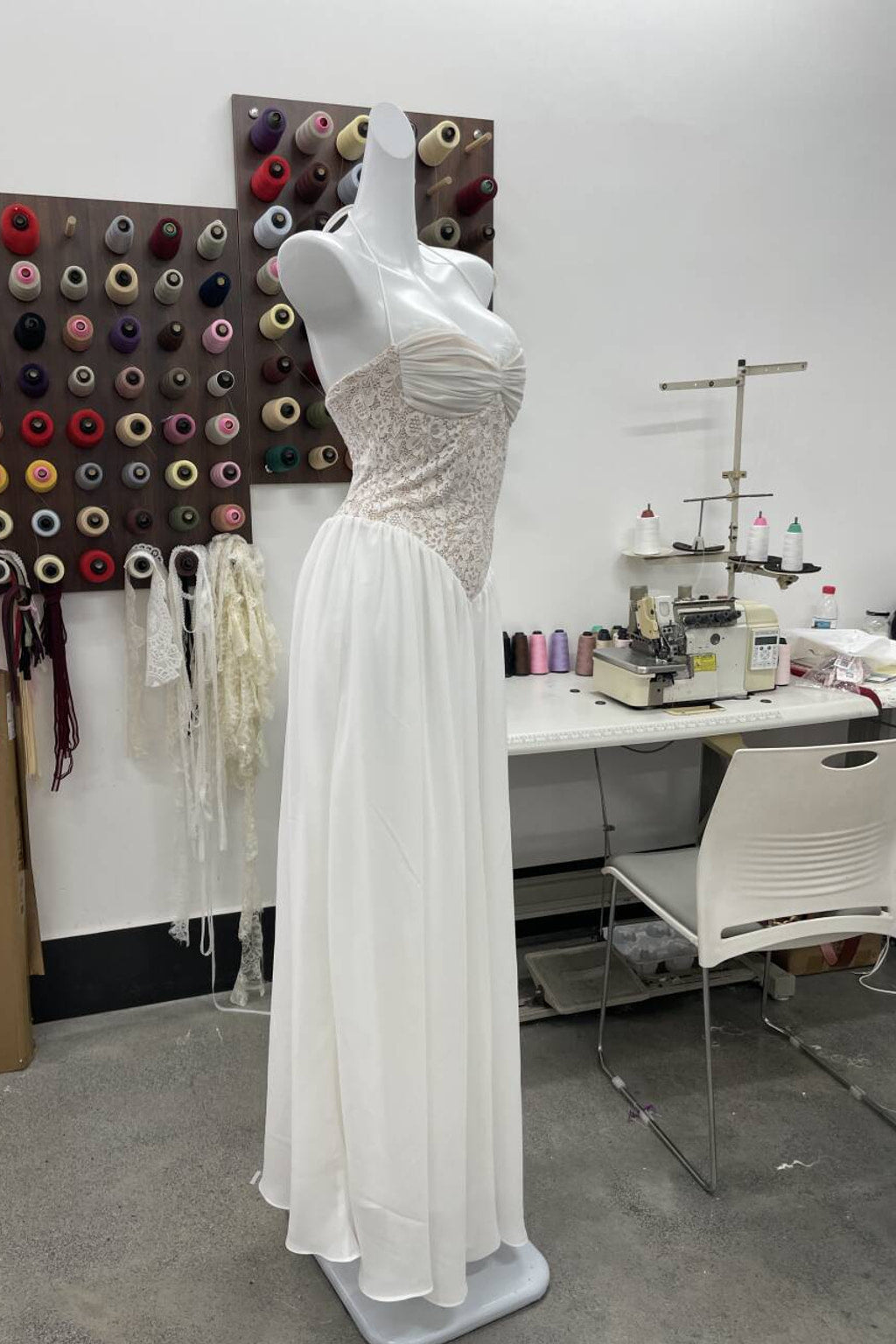 Élodine Halter Lace Corset Chiffon Maxi Dress - White_-_selmori.com_-_13
