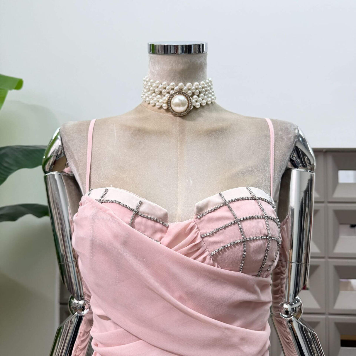 Léonie Elegant Sleeveless Mini Dress