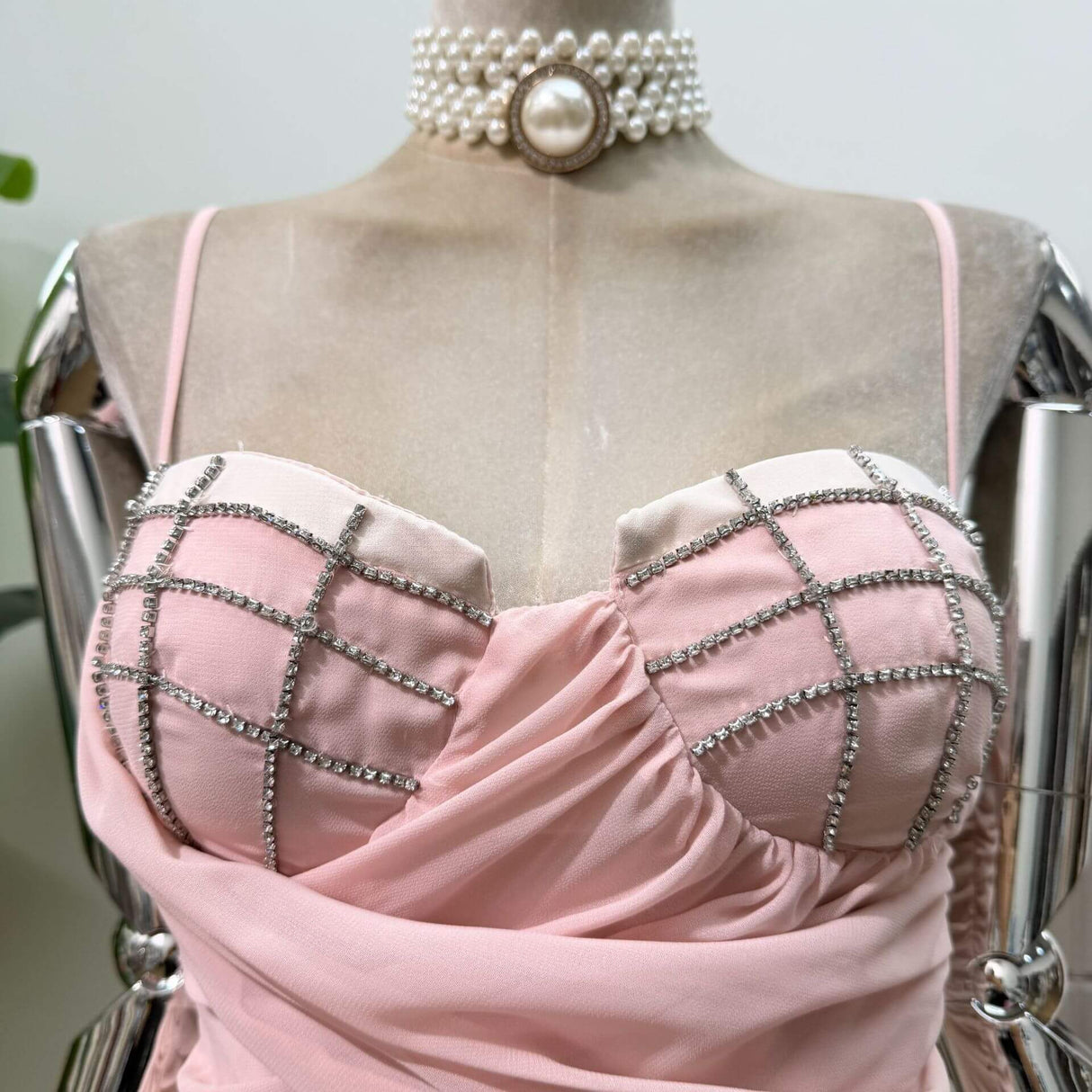 Léonie Elegant Sleeveless Mini Dress