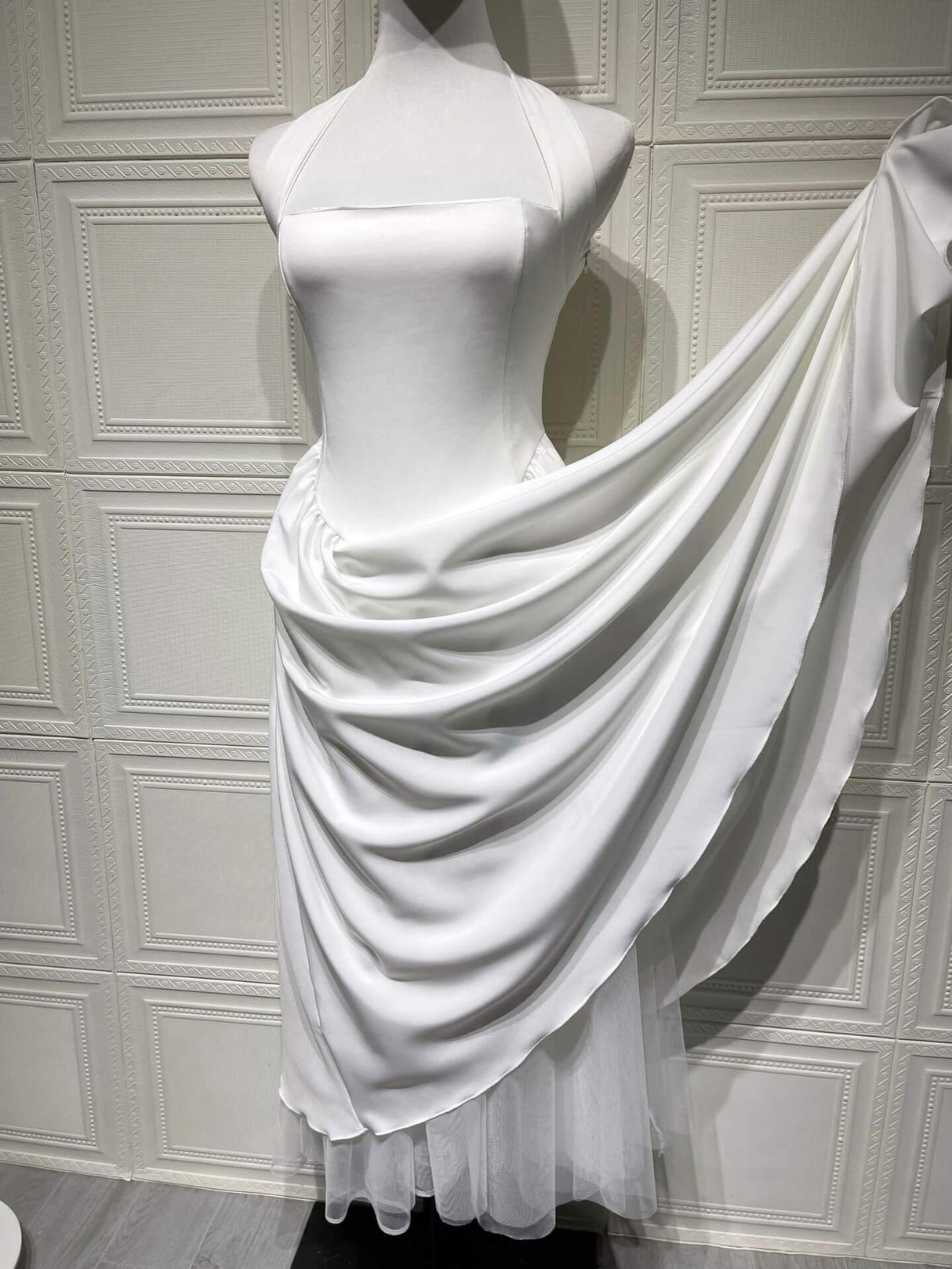 Selmori Margaux Halter Neck Midi Dress