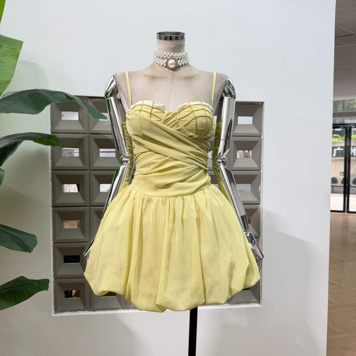 Léonie Elegant Sleeveless Mini Dress