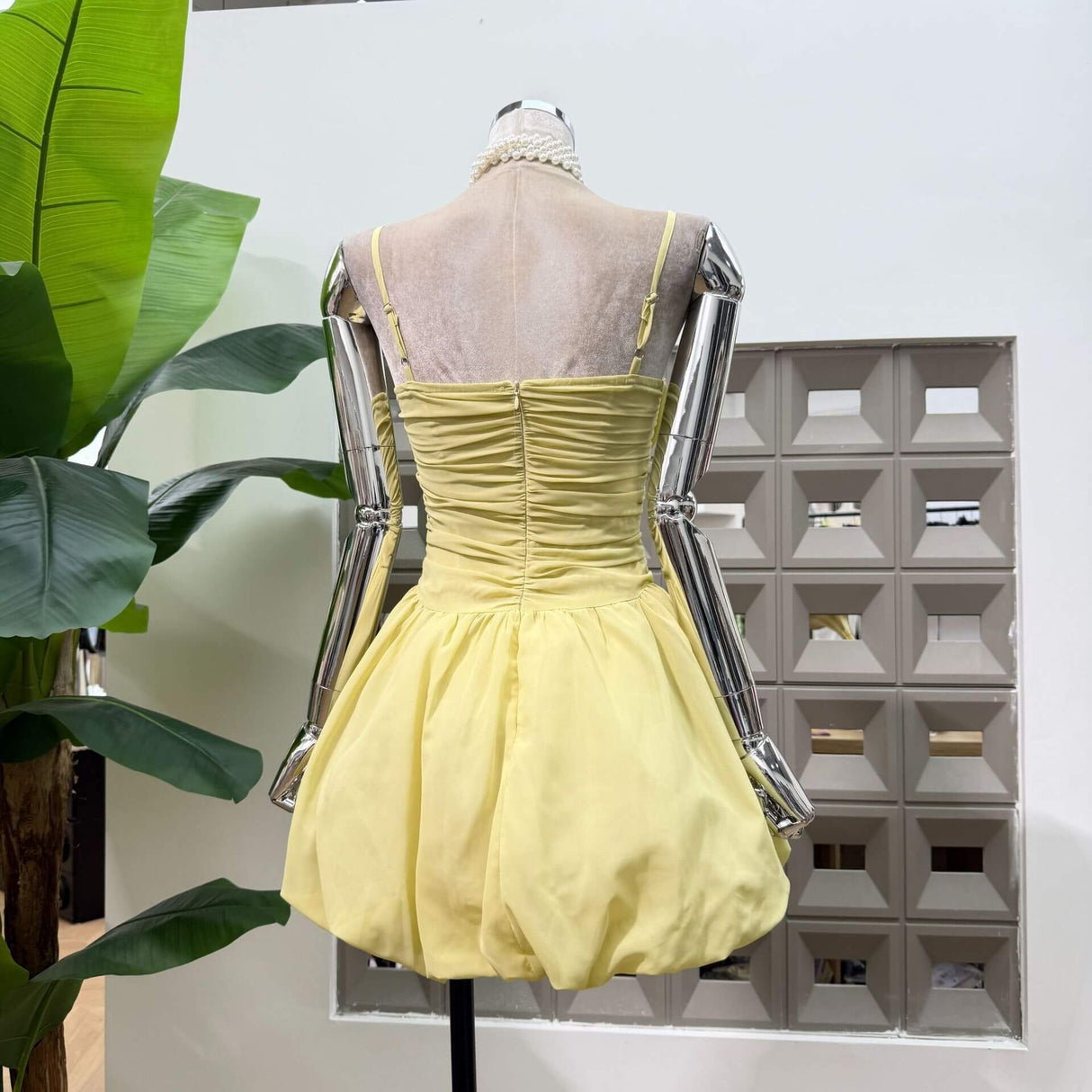 Léonie Elegant Sleeveless Mini Dress