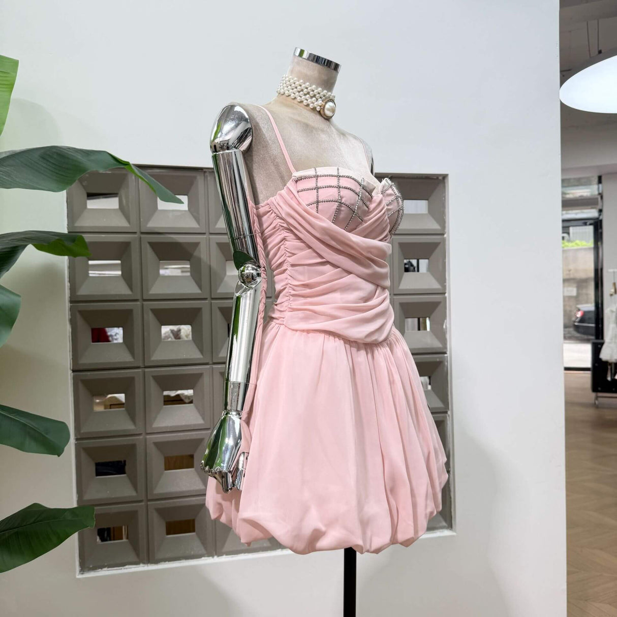 Léonie Elegant Sleeveless Mini Dress