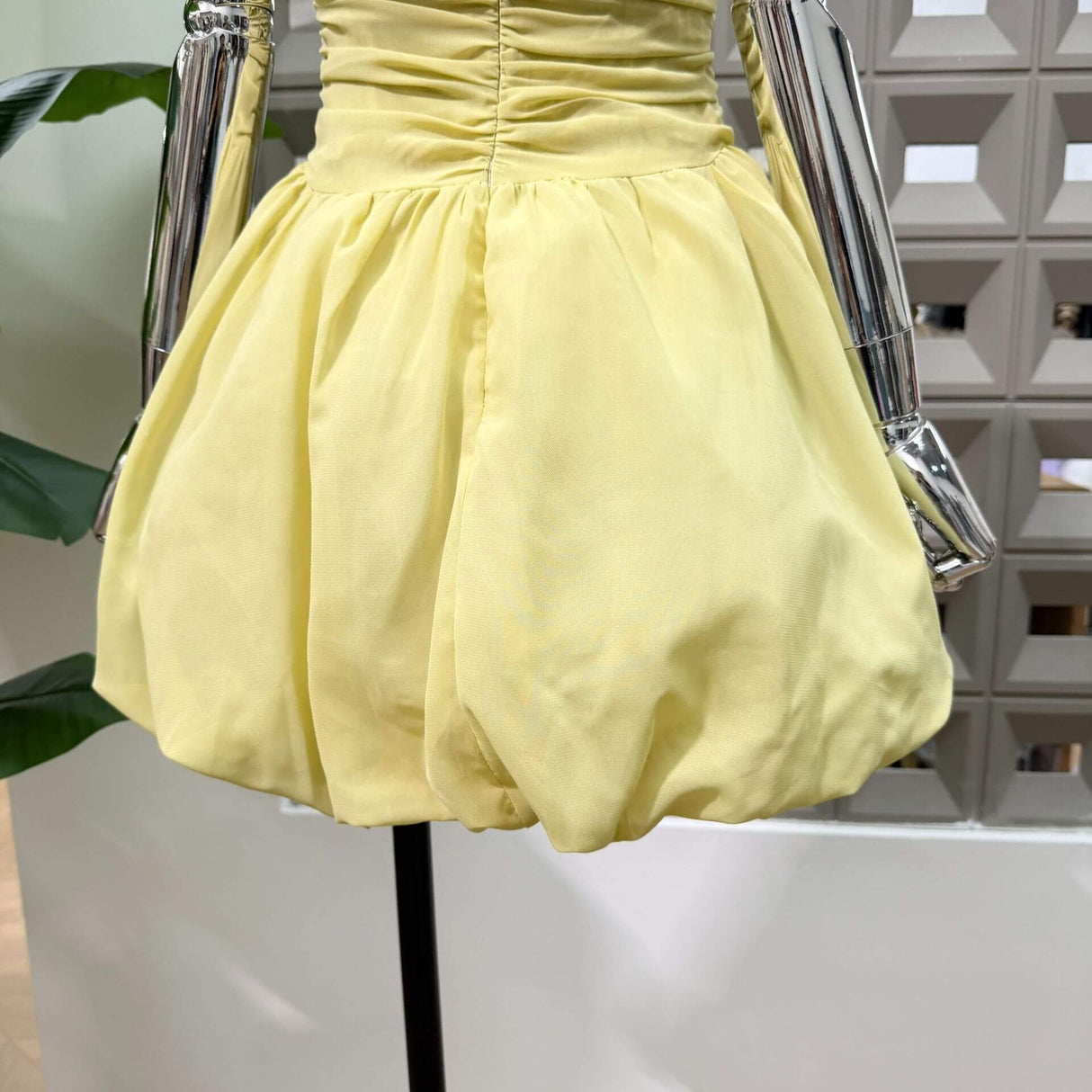 Léonie Elegant Sleeveless Mini Dress