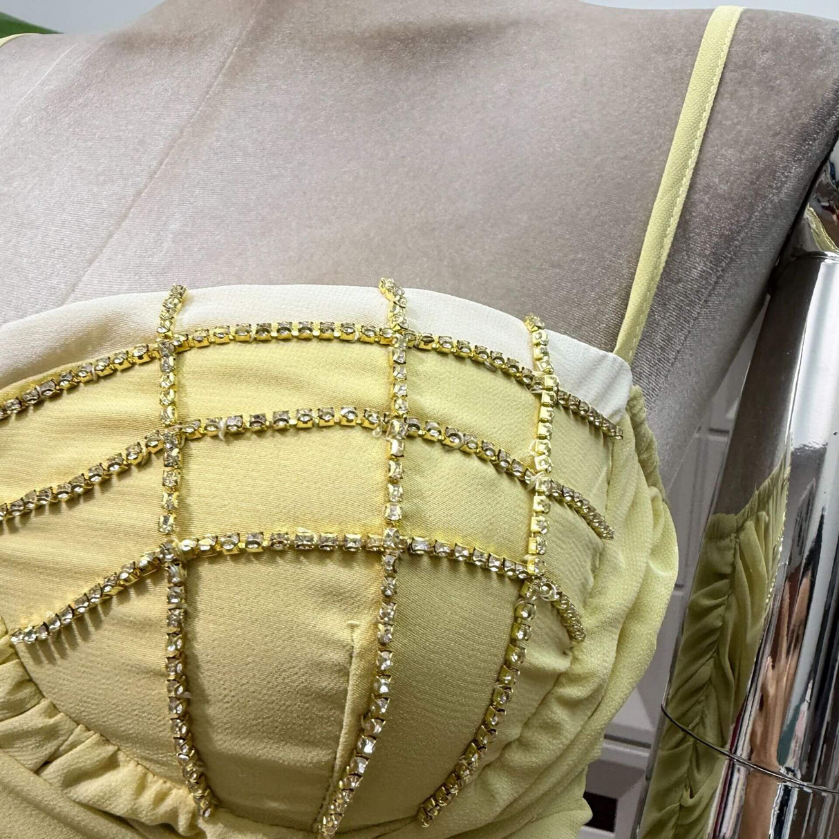 Léonie Elegant Sleeveless Mini Dress