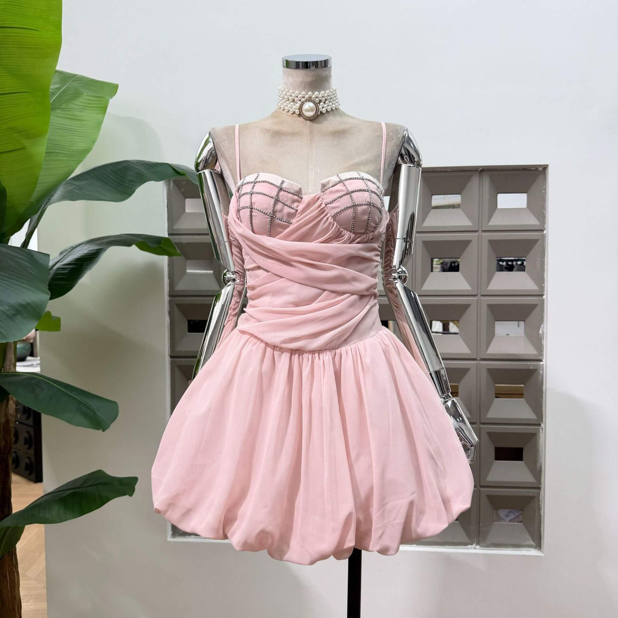 Léonie Elegant Sleeveless Mini Dress