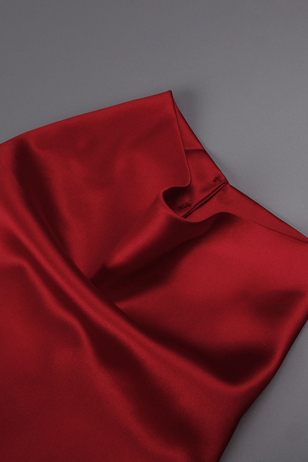 Oriane High-Neck Chain-Back Satin Maxi Dress - Red_-_selmori.com_-_11