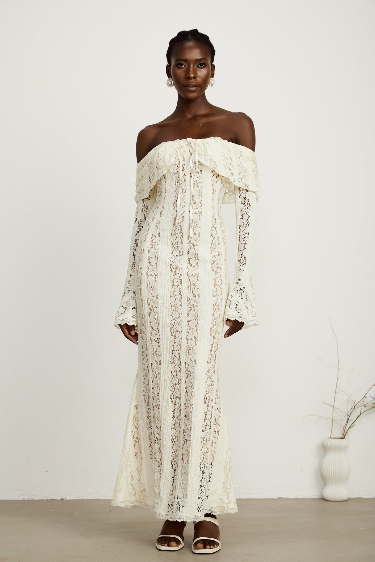 Sirène Off Shoulder Lace Maxi Dress