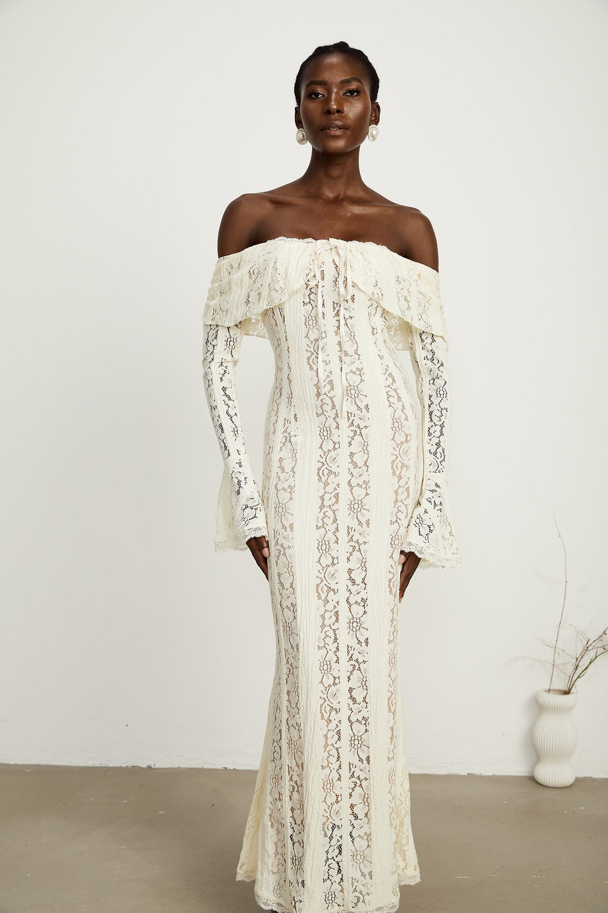 Sirène Off Shoulder Lace Maxi Dress